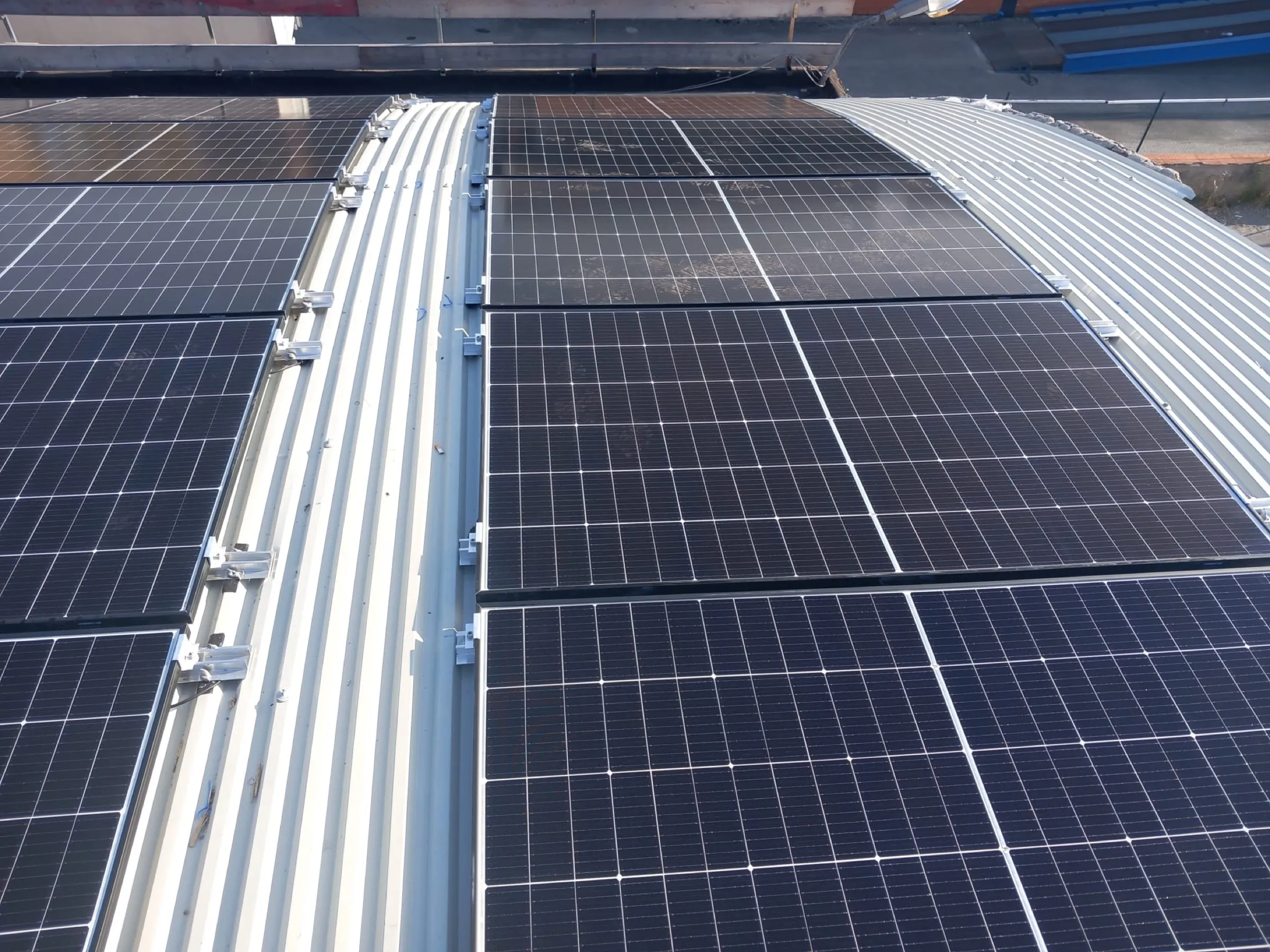 Smaltimento amianto copertura metallica e impianto fotovoltaico a Montemurlo PO